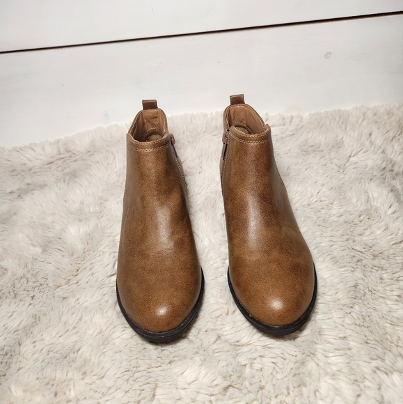 Sugar Tabby Women's Short Brown Booties - Picture 4 of 6
